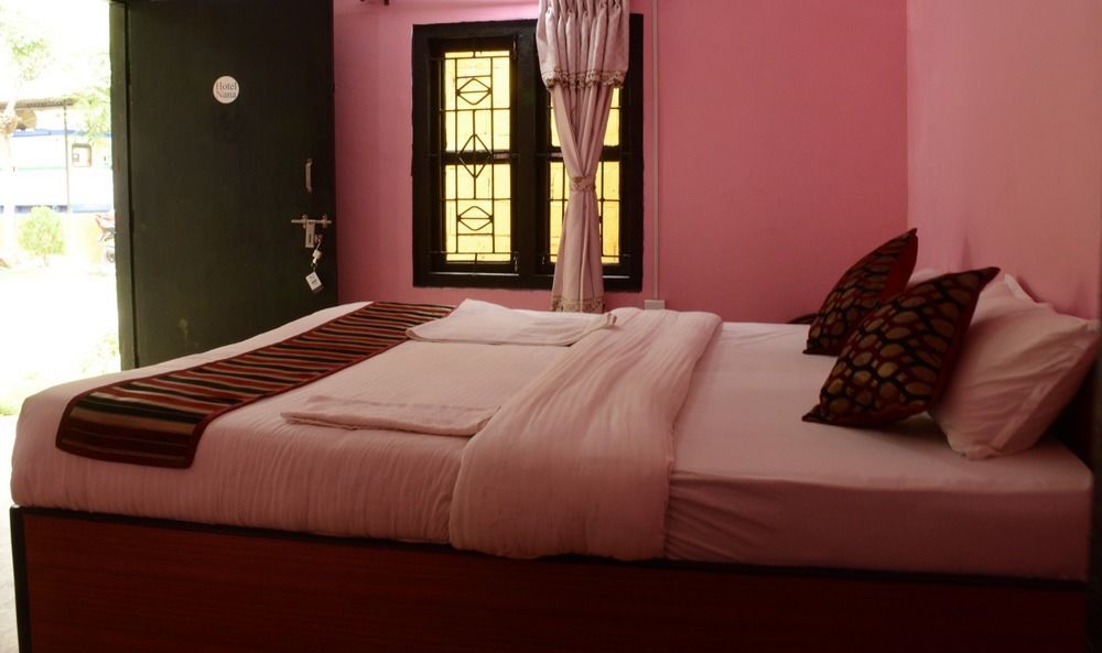 Sauraha Nana Hotel Exterior photo