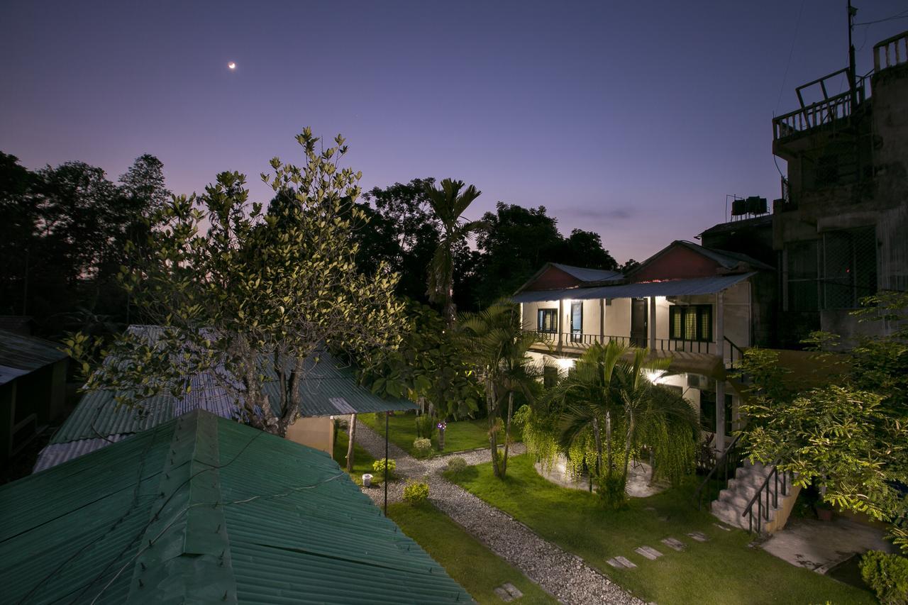Sauraha Nana Hotel Exterior photo