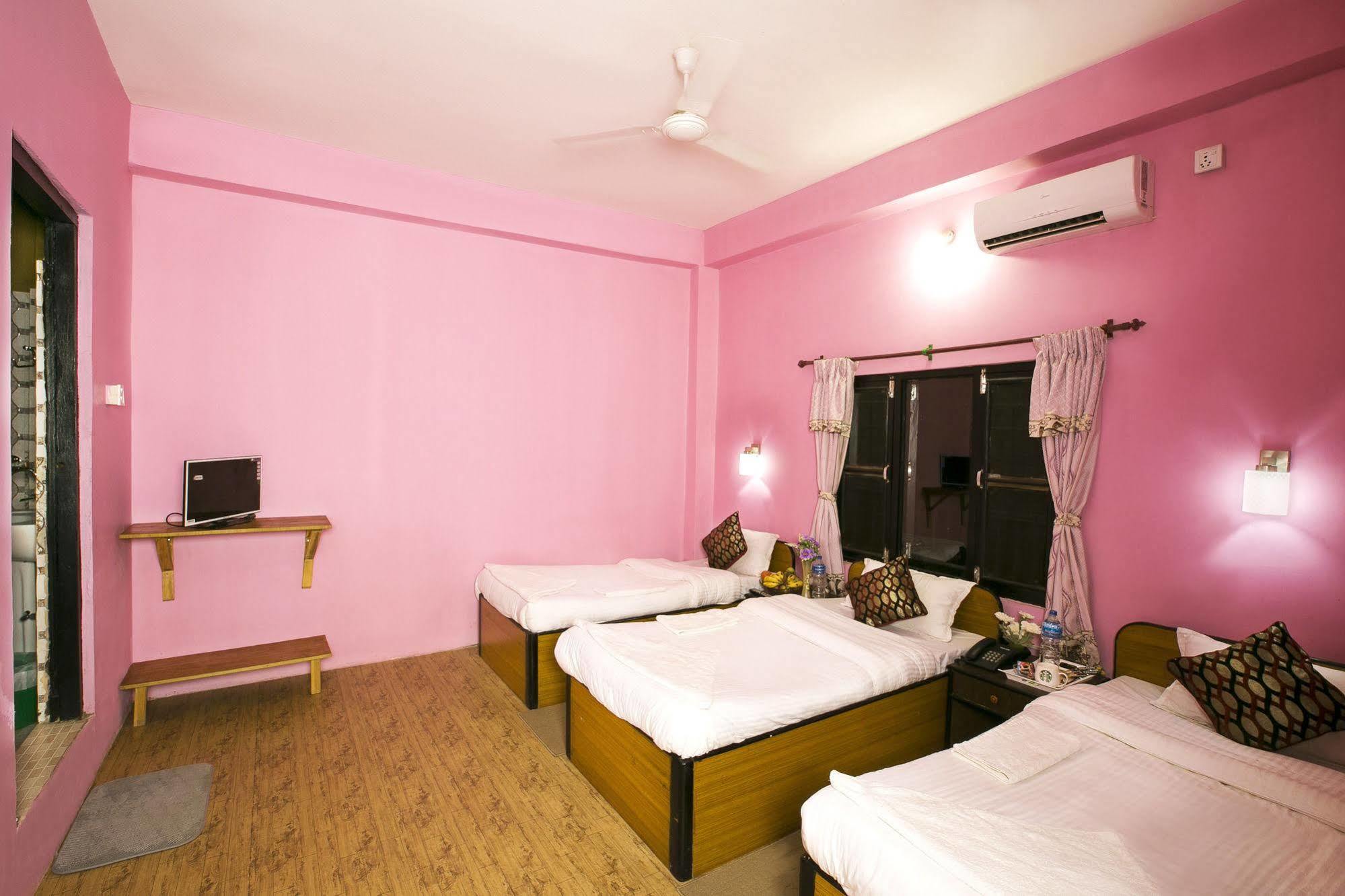 Sauraha Nana Hotel Exterior photo