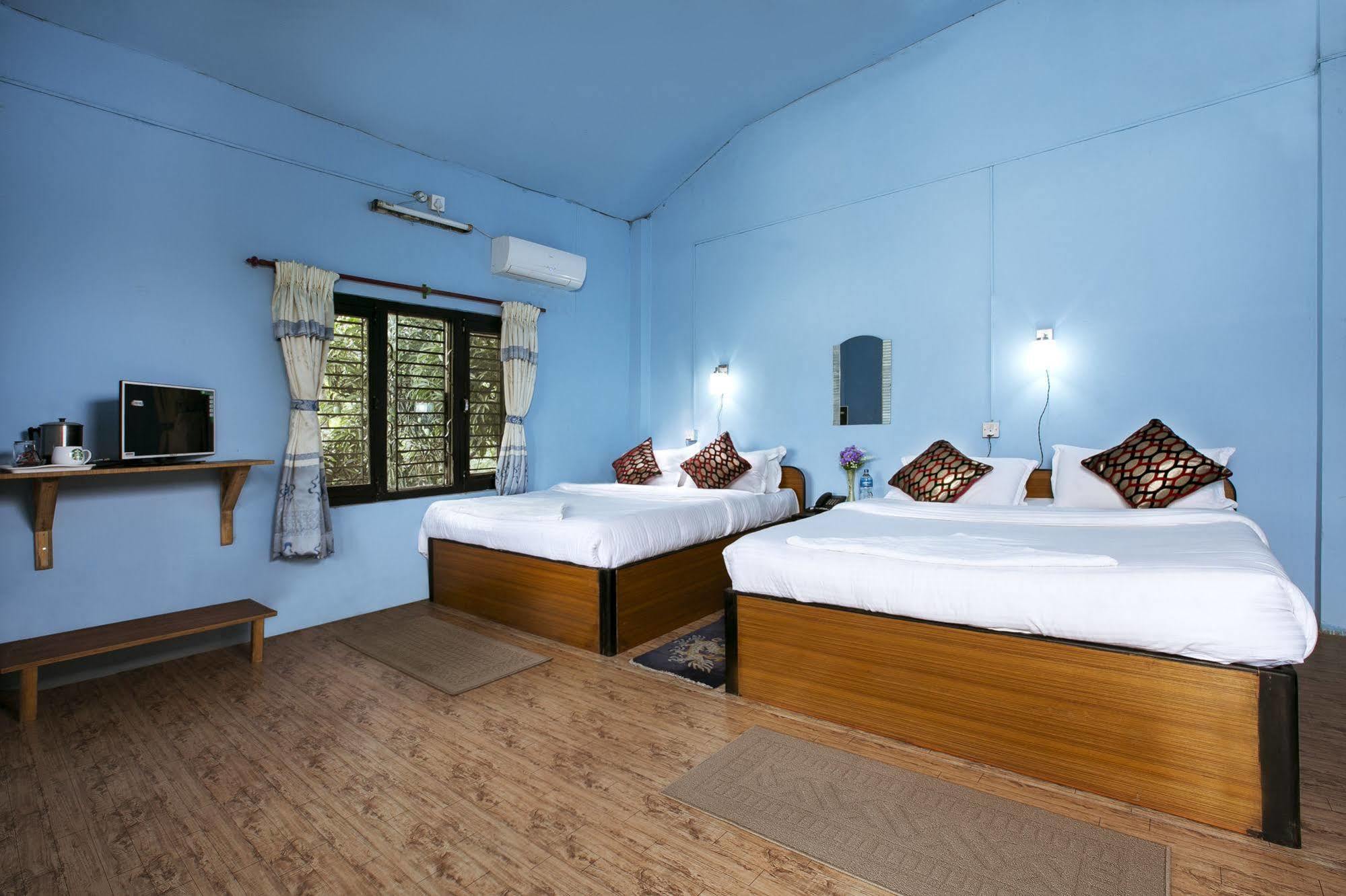 Sauraha Nana Hotel Exterior photo