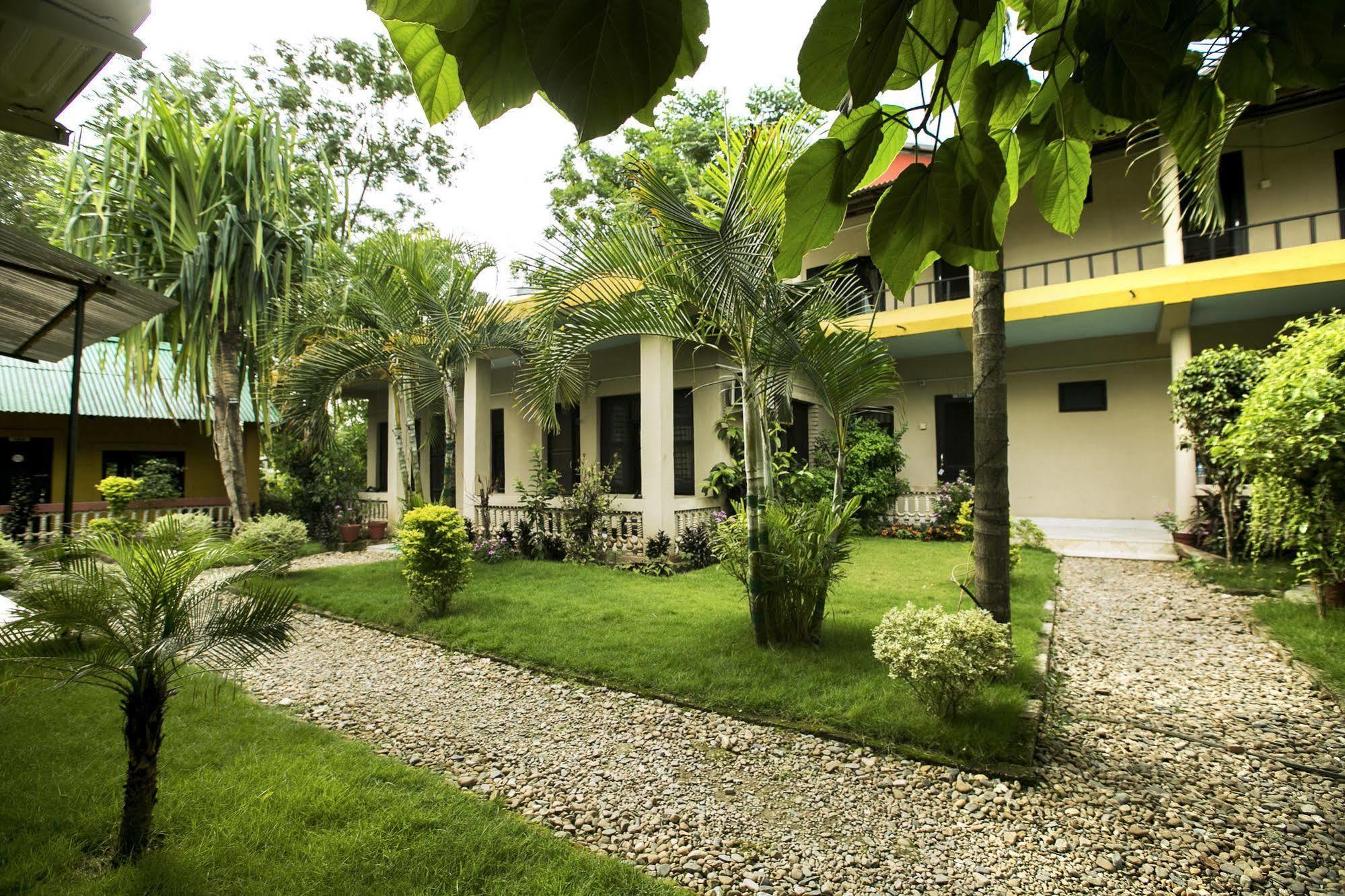 Sauraha Nana Hotel Exterior photo
