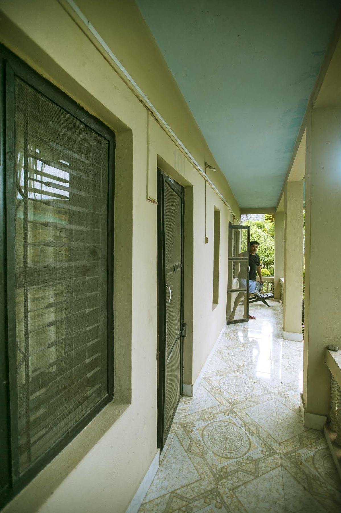 Sauraha Nana Hotel Exterior photo